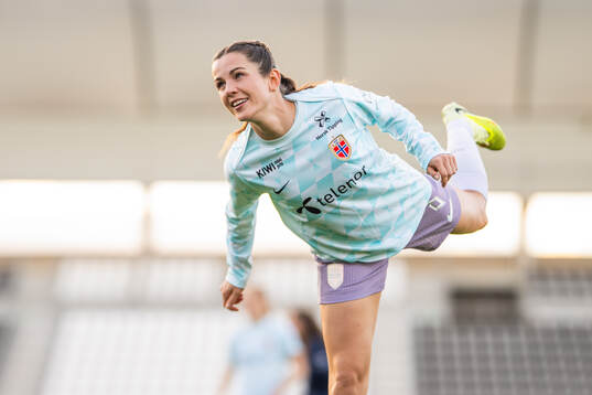 Tuva Hansen of Norway warms up