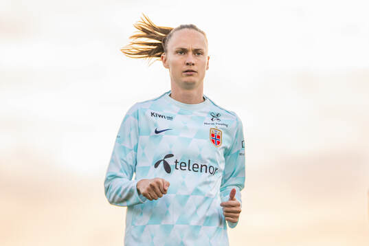 Caroline Graham Hansen of Norway warms up