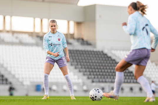 Ada Hegerberg of Norway warms up