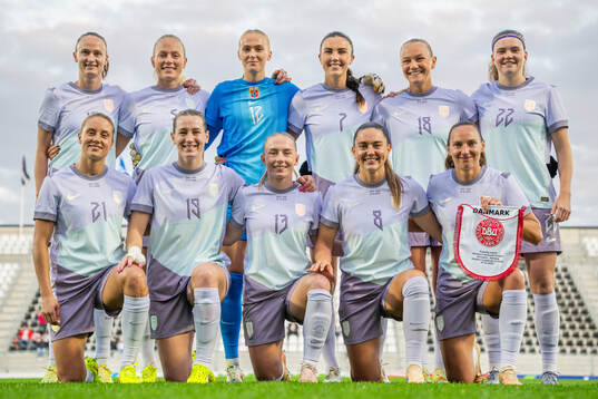 The starting eleven of Norway pose for a team photo