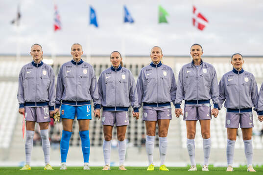 Caroline Graham Hansen, goalkeeper Selma Panengstuen, Marit