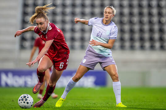 Karen Holmgaard of Denmark and Lisa Naalsund of Norway
