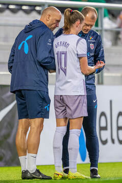 Physio Per-Otto Ringstad, Caroline Graham Hansen and doctor