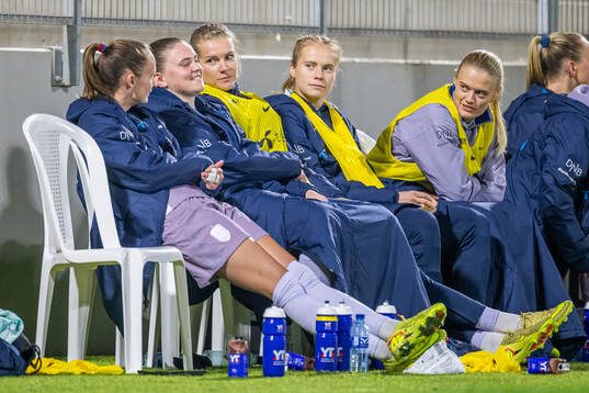 Caroline Graham Hansen, Signe Gaupset, Ada Hegerberg, Julie