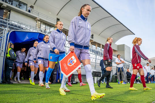 Caroline Graham Hansen of Norway enters the pitch