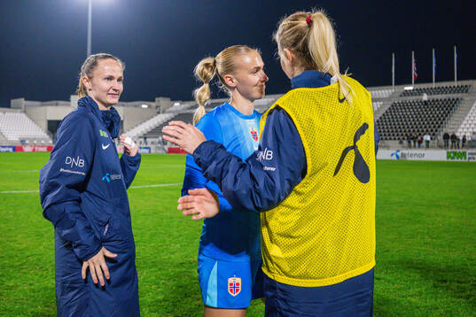 Caroline Graham Hansen, goalkeeper Selma Panengstuen and