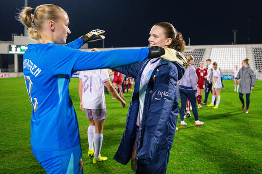 Signe Gaupset and goalkeeper Selma Panengstuen of Norway