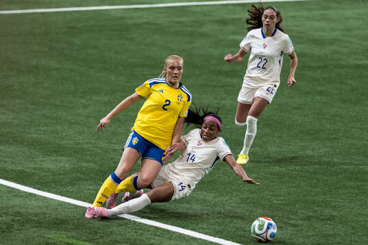 Smilla Holmberg of Sweden and Perle Morroni and Kessya