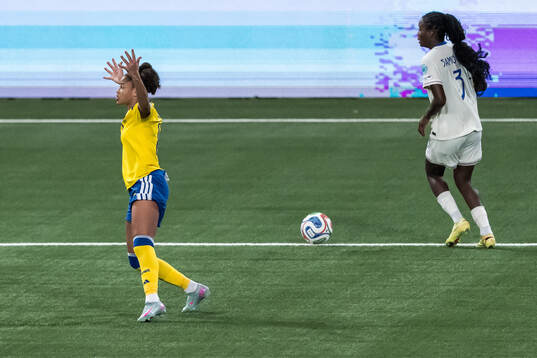 Felicia Schröder of Sweden reacts and Thiniba Samoura of