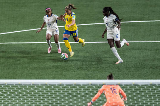 Perle Morroni and Griedge Mbock Bathy of France against