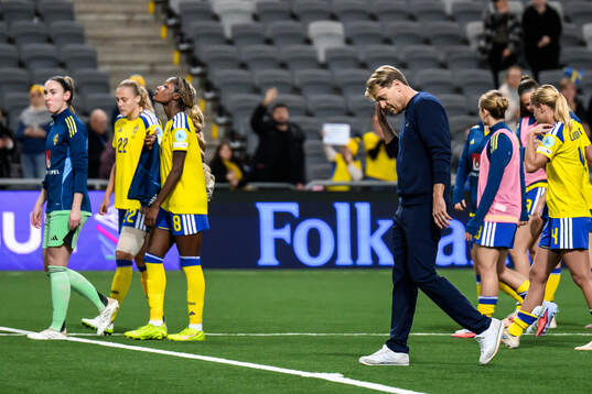 Head coach Tony Gustavsson looks dejected