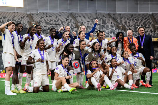 Players of France celebrate with their bronze medals