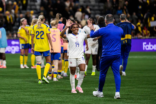 Perle Morroni of France celebrates