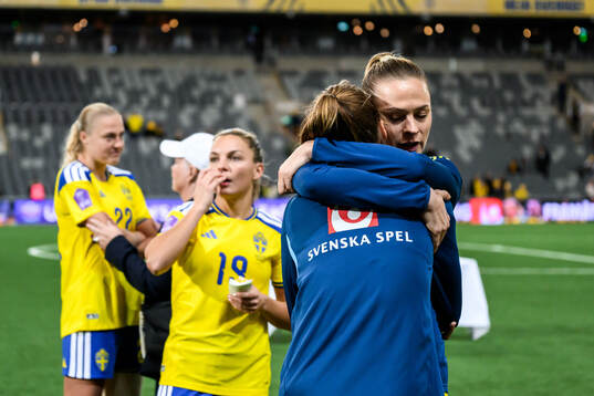 Nathalie Björn of Sweden and Fridolina Rolfö