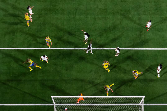 Evelyn Ijeh of Sweden celebrates with teammates