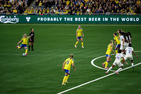 Kosovare Asllani of Sweden with a free kick