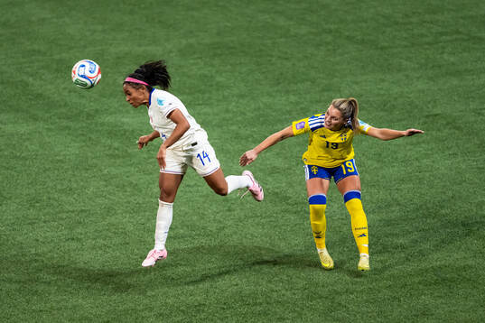 Perle Morroni of France and Johanna Rytting Kaneryd of