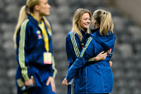 Fridolina Rolfö and Linda Sembrant of Sweden