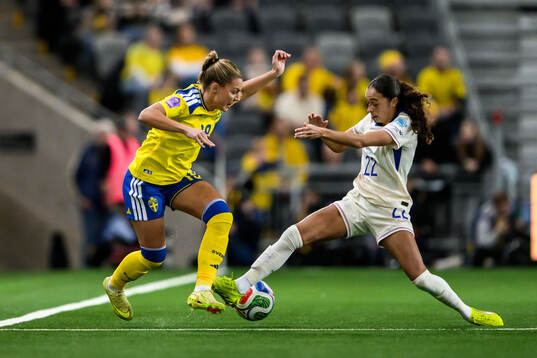Johanna Rytting Kaneryd of Sweden and Kessya Bussy of France