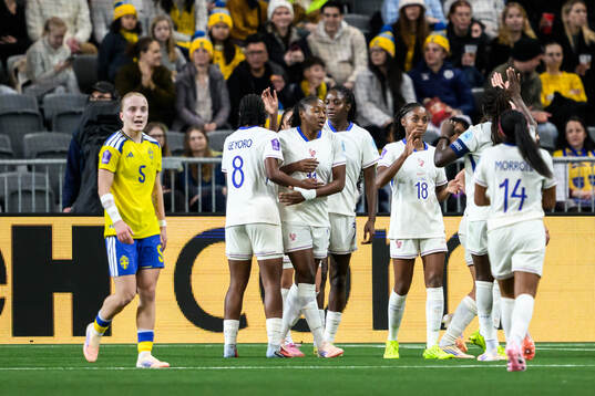 Clara Mateo of France celebrate with teammates