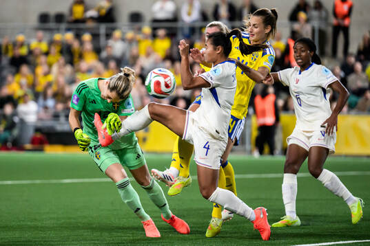 Goalkeeper Jennifer Falk of Sweden and Alice Sombath of