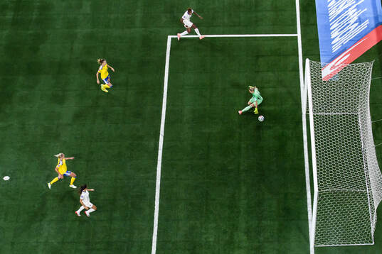 Kelly Gago of France scores 2-2