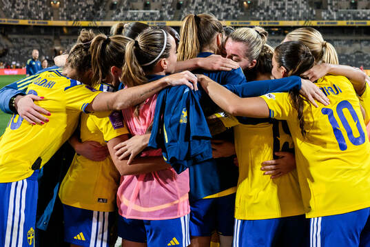 Linda Sembrant of Sweden with teammates