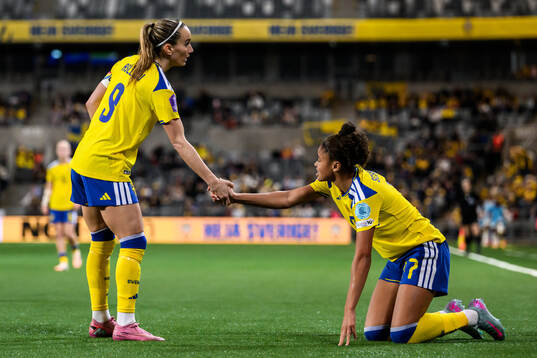 Kosovare Asllani of Sweden and Felicia Schröder of Sweden