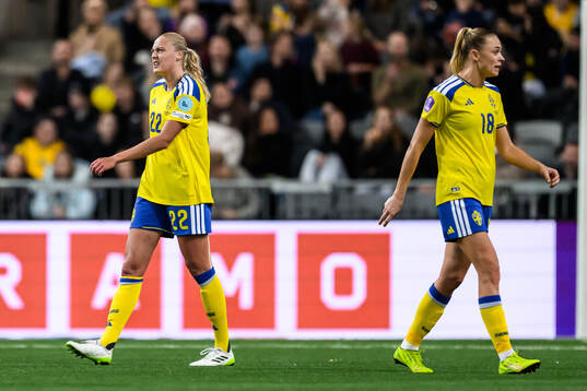 Elma Junttila Nelhage and Fridolina Rolfö of Sweden look