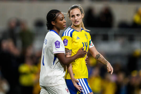 Grace Geyoro of France and Nathalie Björn of Sweden