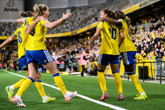 Rosa Kafaji of Sweden celebrates