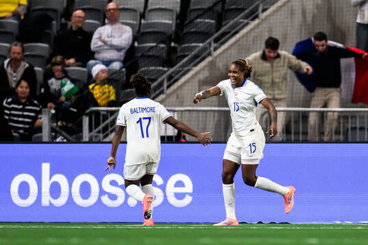 Kelly Gago of France celebrates