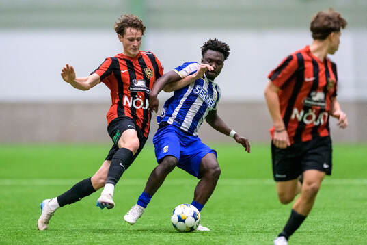 Brommapojkarnas Atle Wahlund och IFK Göteborgs Manassé