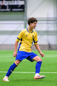 Bröndbys Elias Broberg jublar