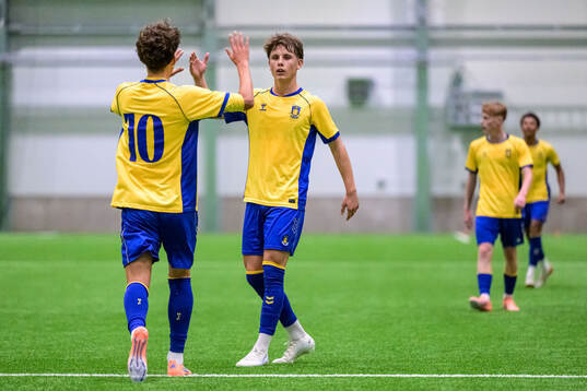 Bröndbys Elias Broberg och Mathias Schou jublar