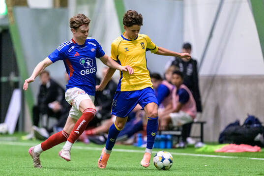 Vålerengas Fredrik Naustvik och Bröndbys Elias Broberg