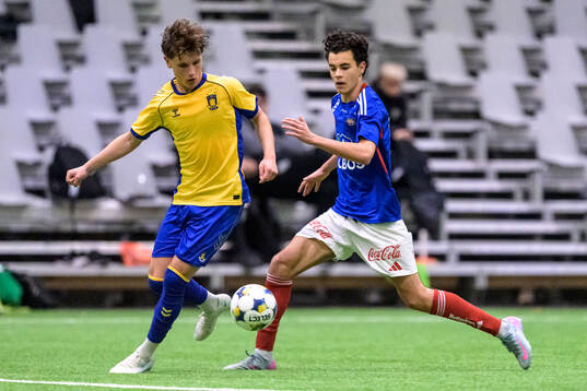 Bröndbys Mathias Schou och Vålerengas Gabriel Raikowic