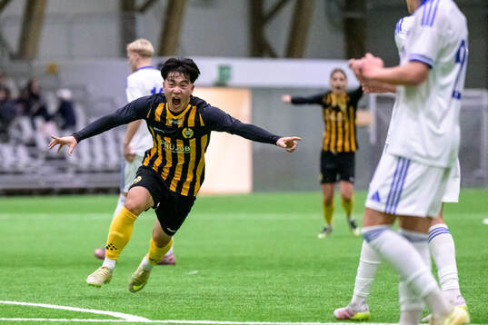 Hammarbys Akira Imamura jublar