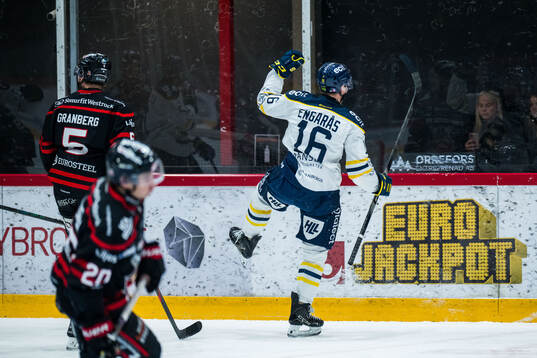 Södertäljes Filip Engarås jublar