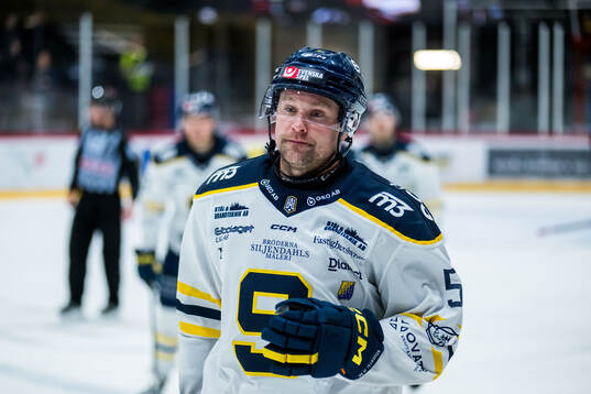 Södertäljes Jonas Ahnelöv jublar