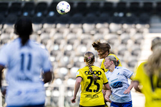 Kamilla Bruhjell of Start and Kristina Svandal of Haugesund