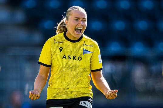 June Kvamsø of Start celebrates