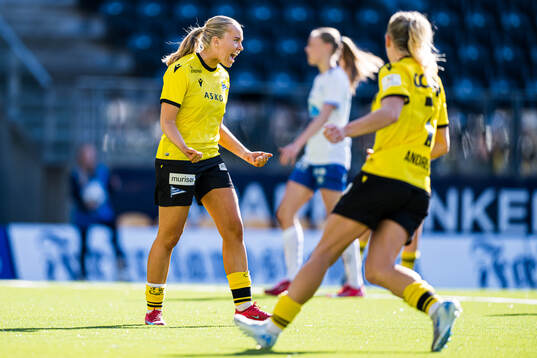 June Kvamsø of Start celebrates