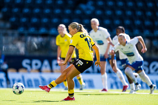 June Kvamsø of Start scores the 1-0 goal