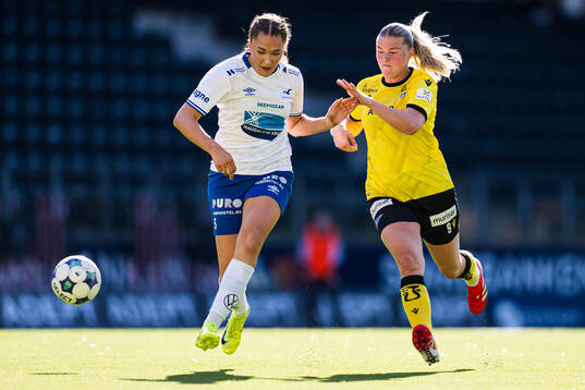 Sunniva Hjertvik of Haugesund and Rebekka Ausland of Start