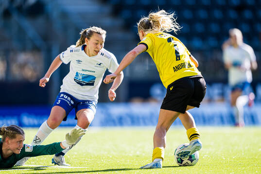 Ina Marie Andresen of Start missing a chance to score