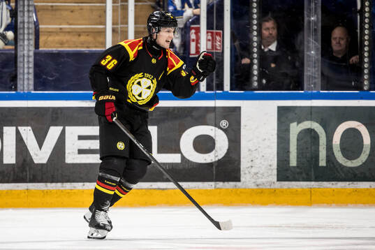 Brynäs Linus Ölund jublar