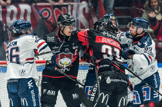 Malmö Redhawks Fredrik Händemark och Axel Sundberg mot