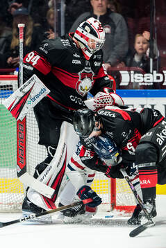 Linköpings Max Martin och Malmö Redhawks målvakt Marek