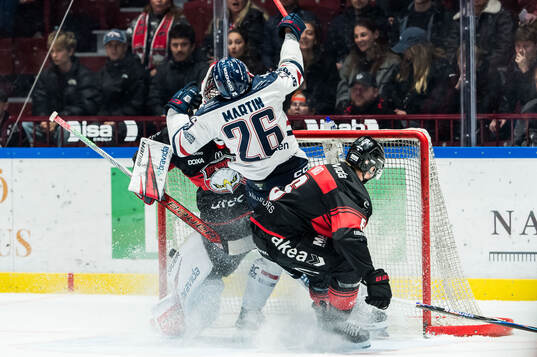 Linköpings Max Martin och Malmö Redhawks målvakt Marek